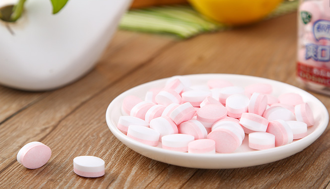 A garrafa plástica refrigerando da morango 38g embala a hortelã livre Candy/HACCP do açúcar C da vitamina, ISO